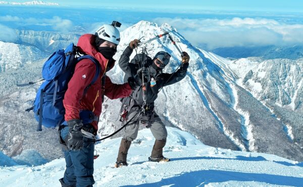 冬合宿の霞沢岳西尾根へは、新人2名も参加