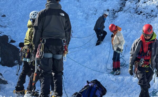 雪上訓練は、積雪不足ながら何とかメニューを敢行